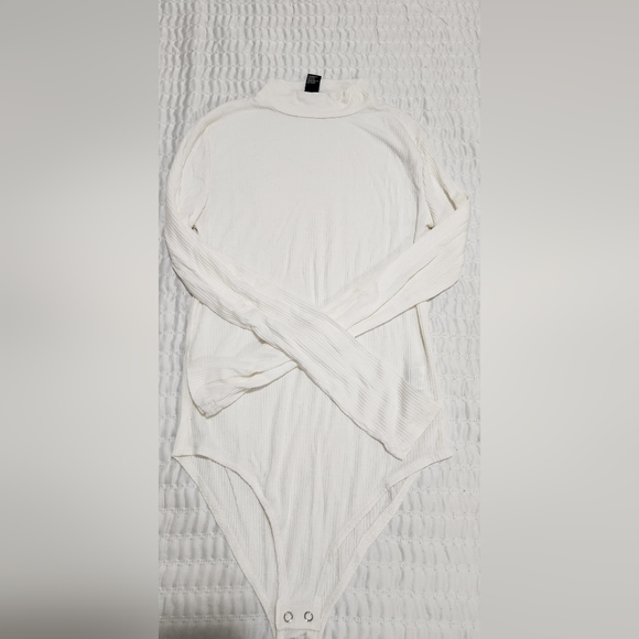 FOREVER 21 BODYSUIT SIZE S - Picture 8 of 12
